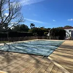 Holiday home Ile D Oleron Vertbois, Bois Piscine Et *